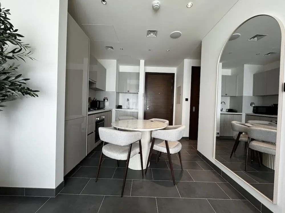 Luxury 1BR Apartment with Pool Access