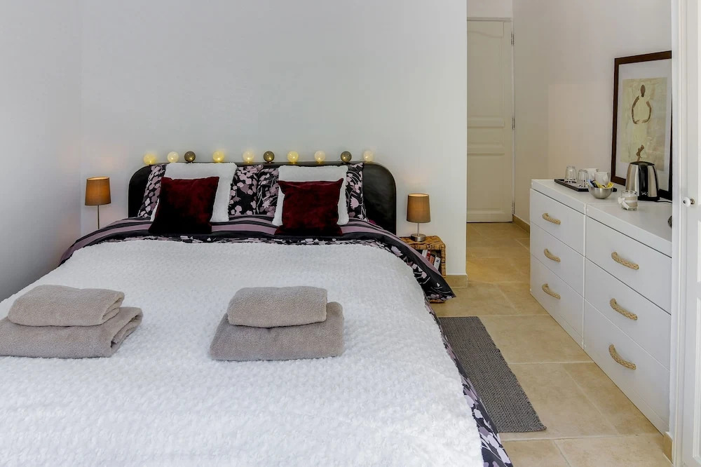 Villa Les Lucioles - Chambre indépendante - Piscine privative - Petit déjeuner - Parking