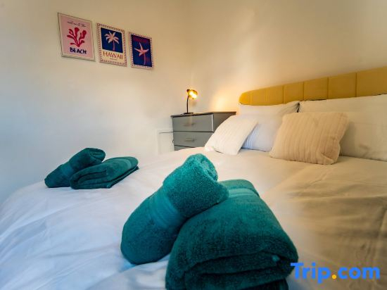 Stylish 2BDR 10m to city centre Free parking