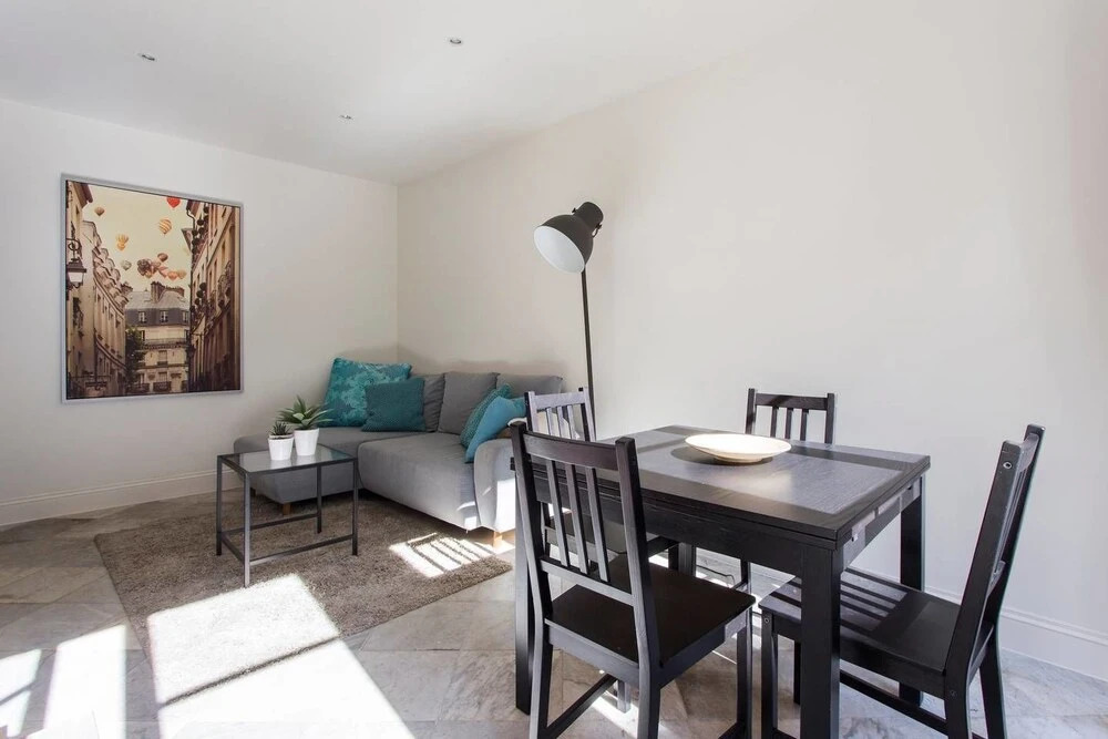 Saint Pauls Suite 24