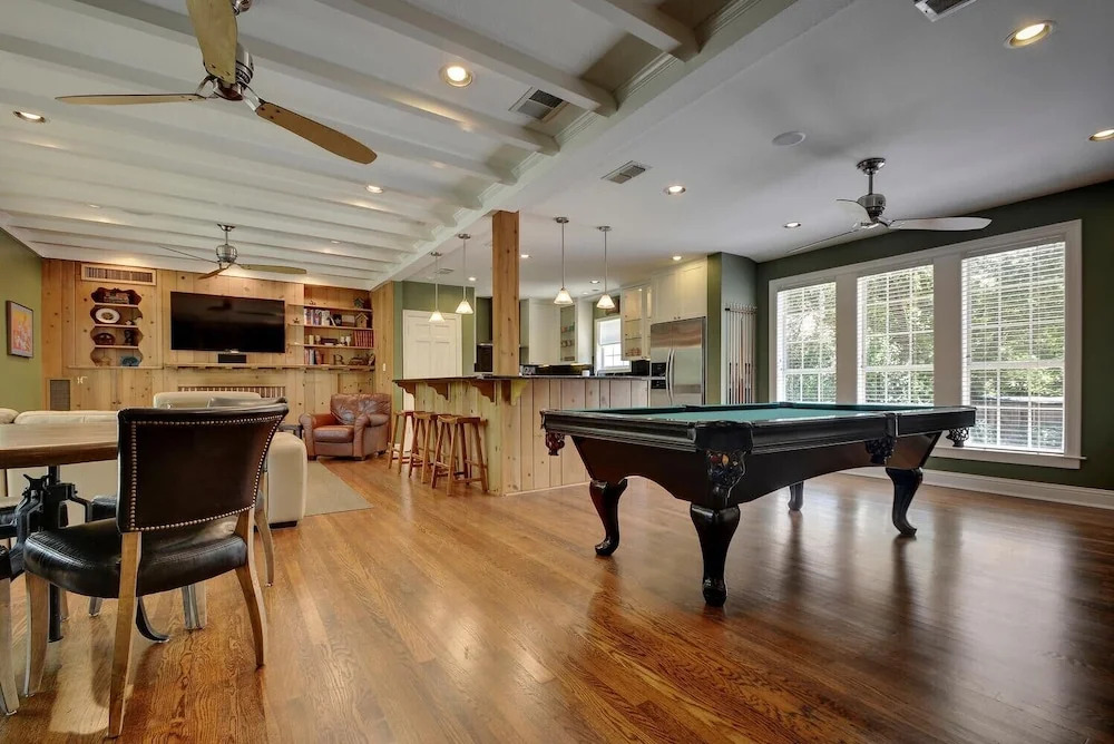 6BR 8BA Historic LBJ Estate near Lake Austin by RedAwning