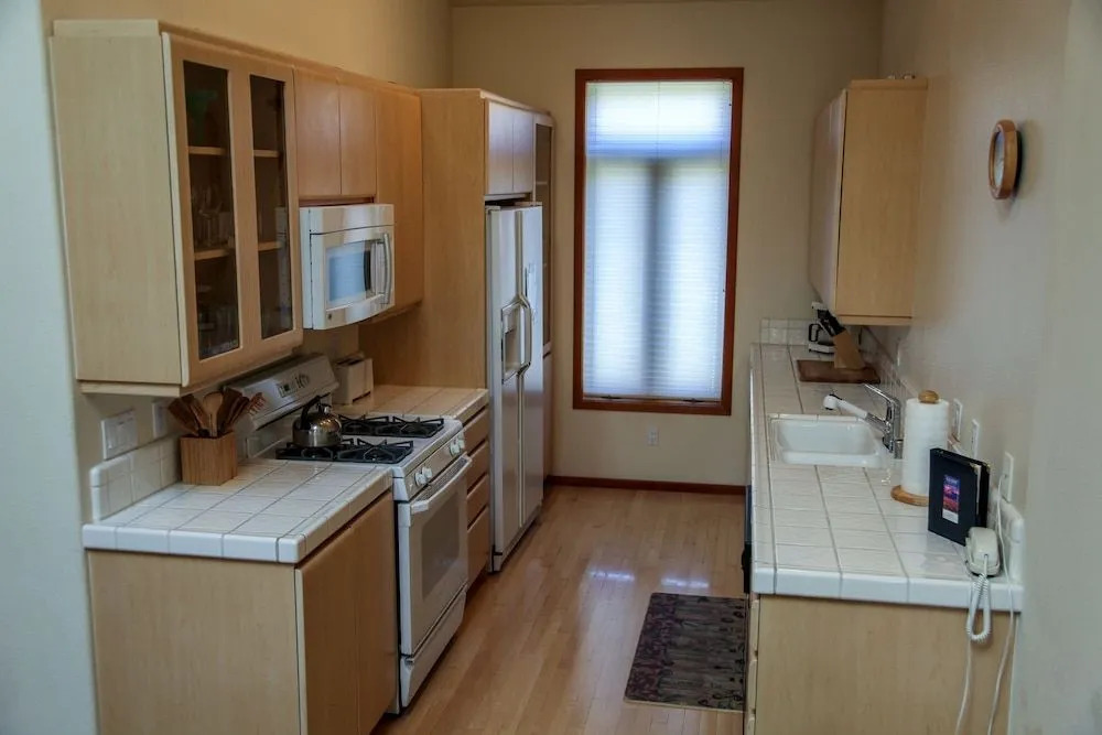 Snowcreek V 933 Bright and Spacious, Private BBQ, Washer Dryer, Pet-Friendly by RedAwning
