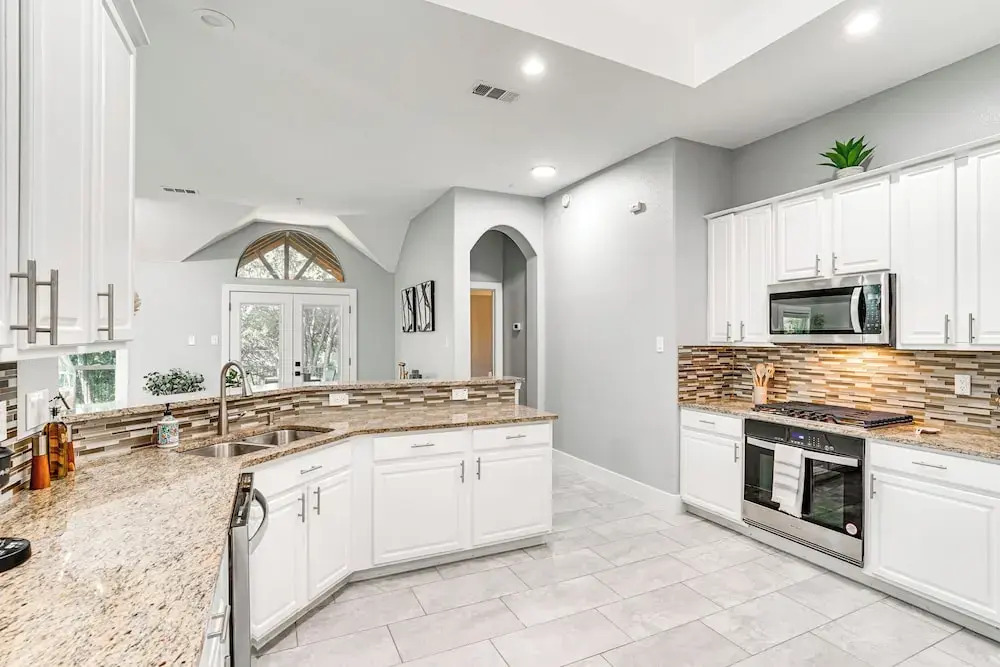 2 Living Areas, Fireplace! Gem 11 Mi to Fort Worth