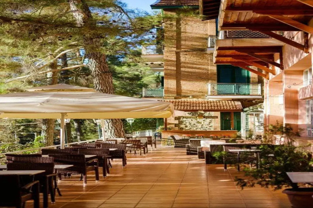 New Helvetia Historic Hotel