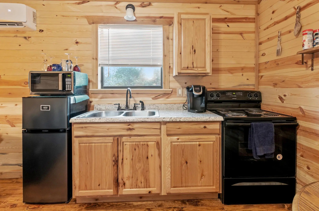 Hr 2- The Blue Sky 1 Bedroom Cabin by RedAwning