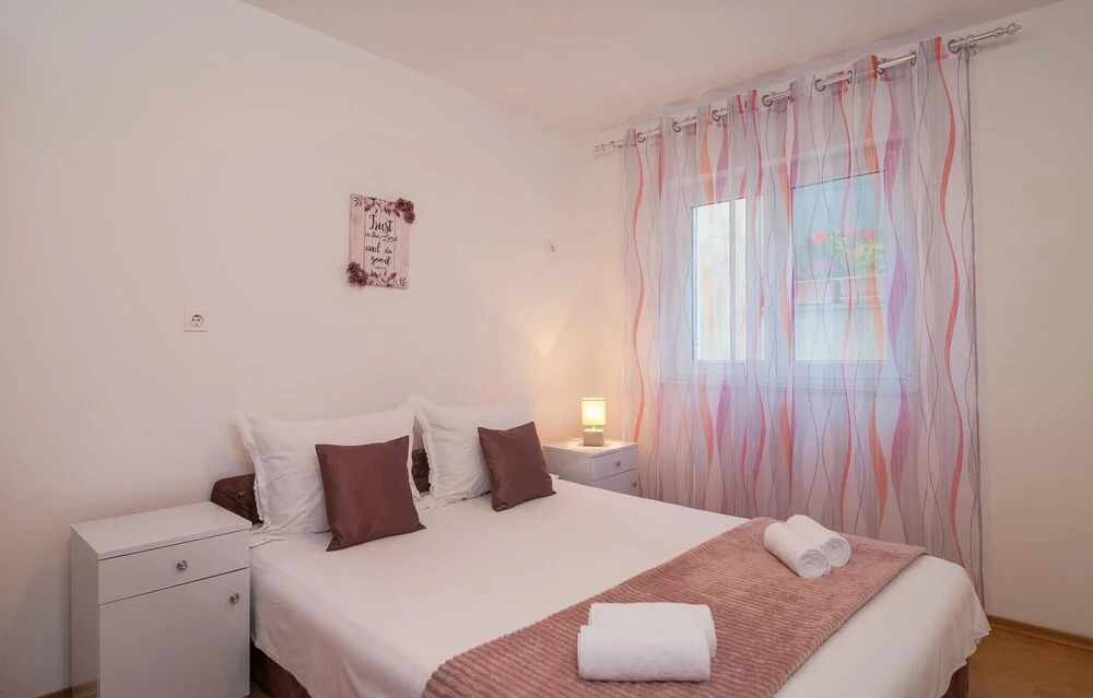 Awesome Home in Dugi Rat With Wifi and 3 Bedrooms