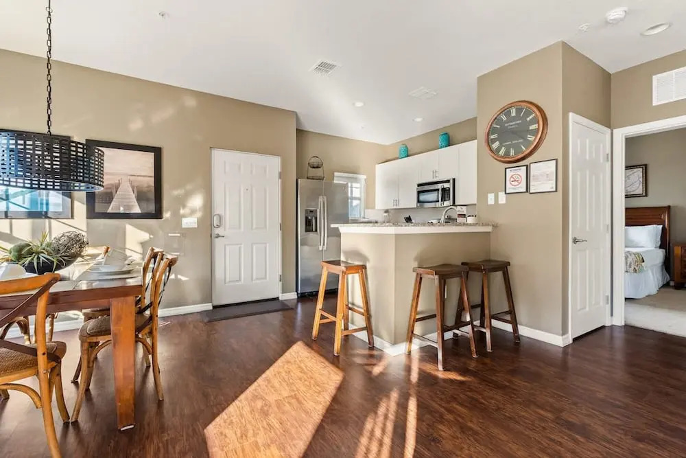 Welcoming 4 BR Sleeps 10 Guests WL2901