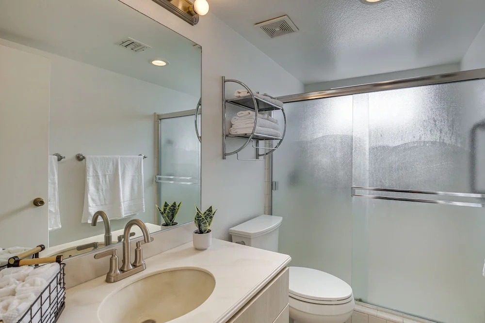 Pet-friendly Palm Desert Retreat: Golf Course View