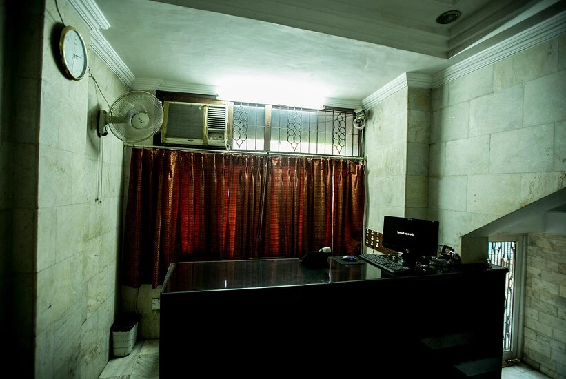 Deep Hotel