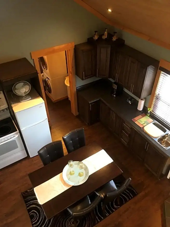 Tranquil Waters Inn - The Deer Lake Loft