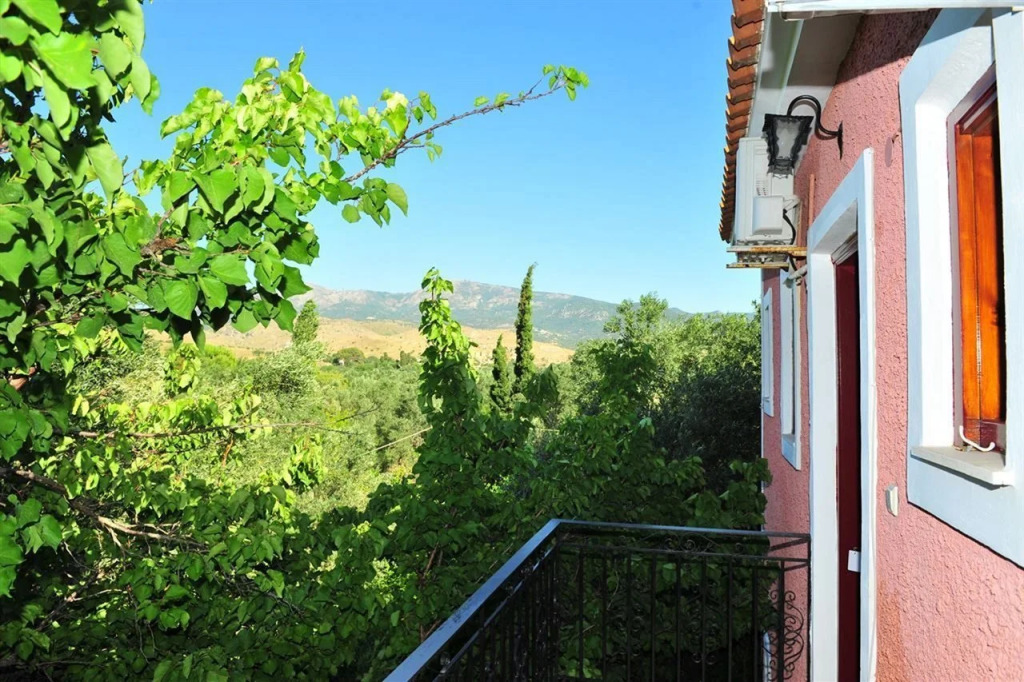 Liokambi Village