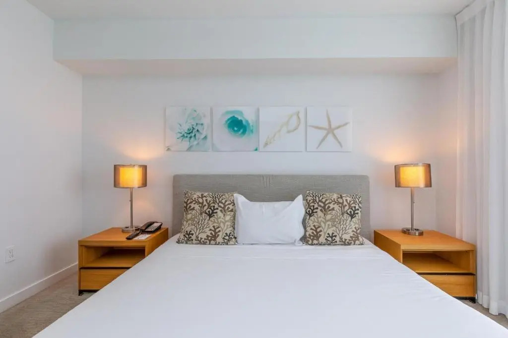 2/2 Miami - Panoramic views at Beachwalk Resort 27th for 6 guests by Ammos VR