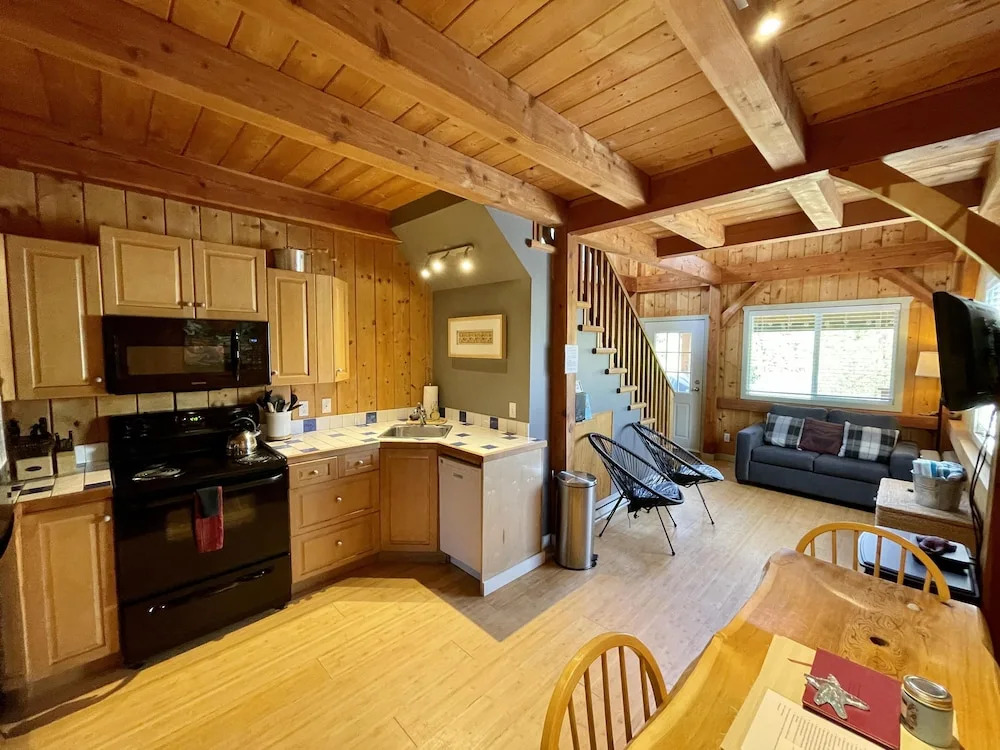 Best Coast Cabin