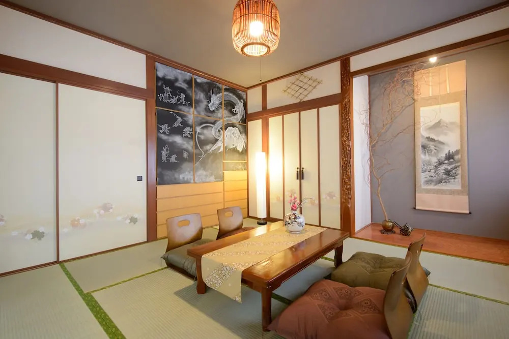 Hiragishi House
