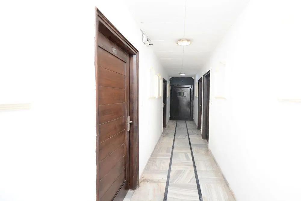 Hotel Ra Flora by OYO Rooms