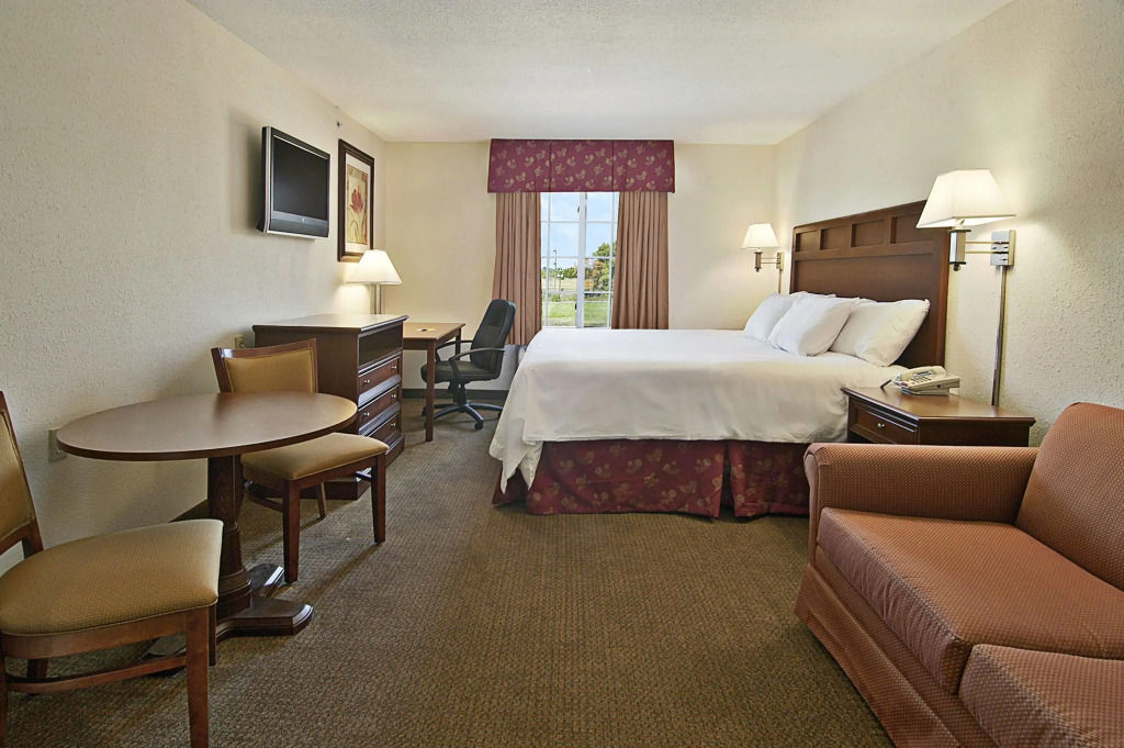 Super 8 by Wyndham Bowling Green North