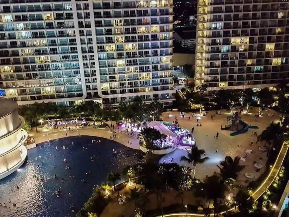 Azure Rio West Wavepool 1BR Near Airport