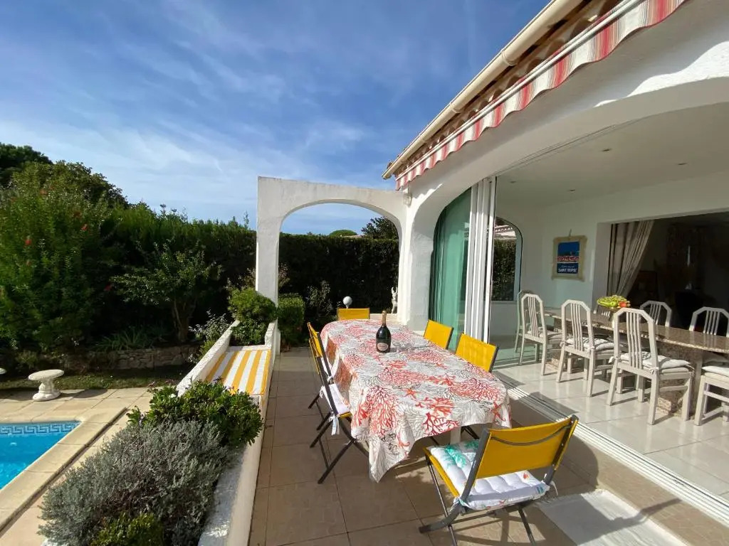 Villa 130m2, near St-Tropez, direct beach access