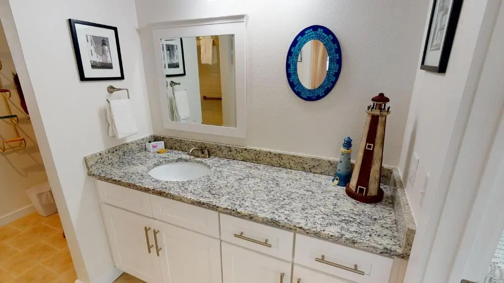 AH-B104 Newly Remodeled Ground Floor Condo, Overlooking PoolHot Tub