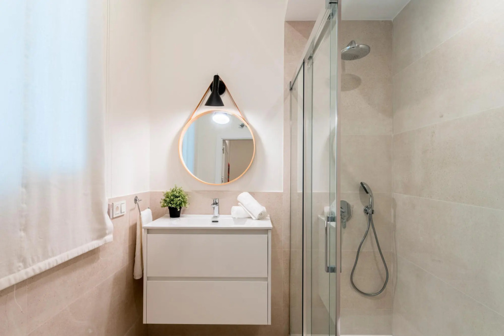 Magnificent 4 Bedroom Apartment in Cadiz Center San Antonio V