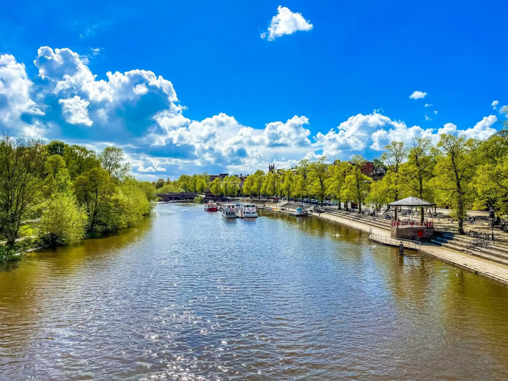 Enjoy the Pause in heart of Chester - Quiet, 2 min walk to Shops, Cafes, Bars, River, Parks & Attractions
