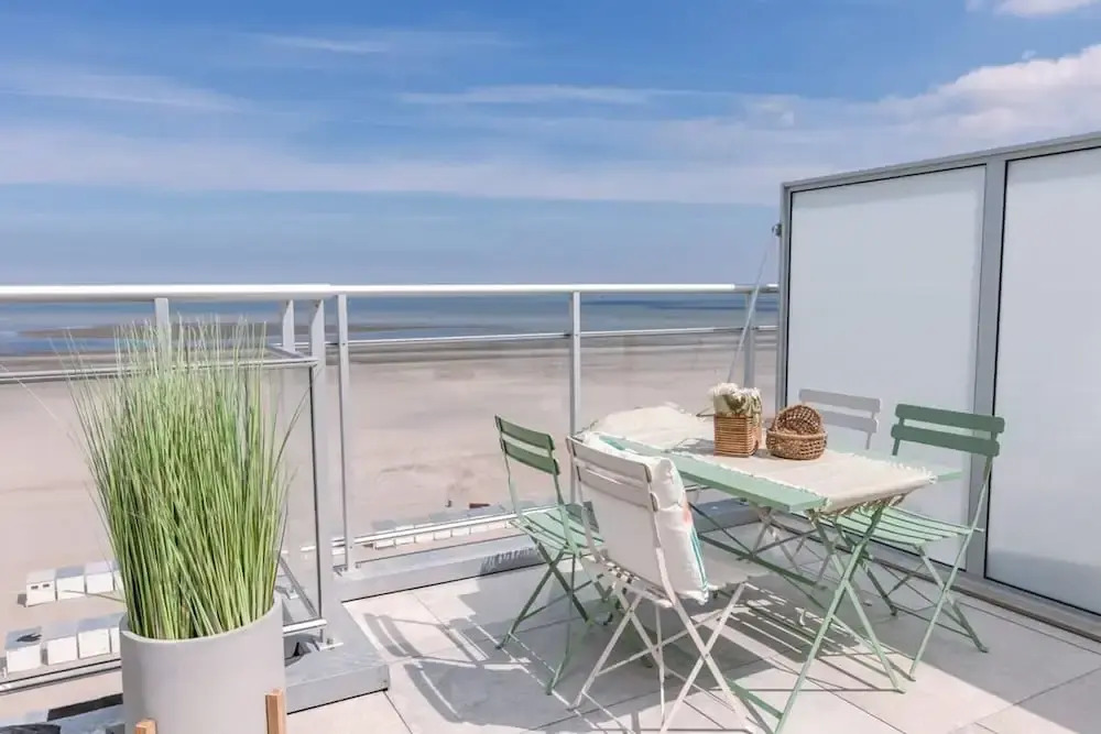Stunning Studio With Sea-view on top Location