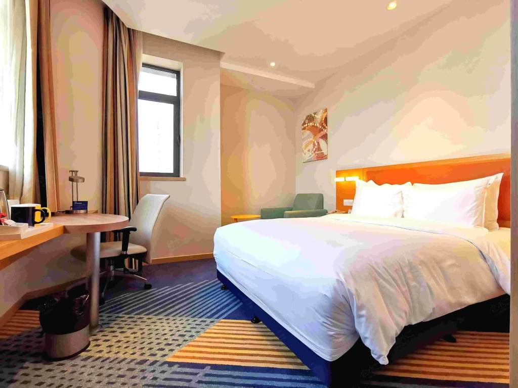 Отель Holiday Inn Express SHANGHAI ZHENPING by IHG