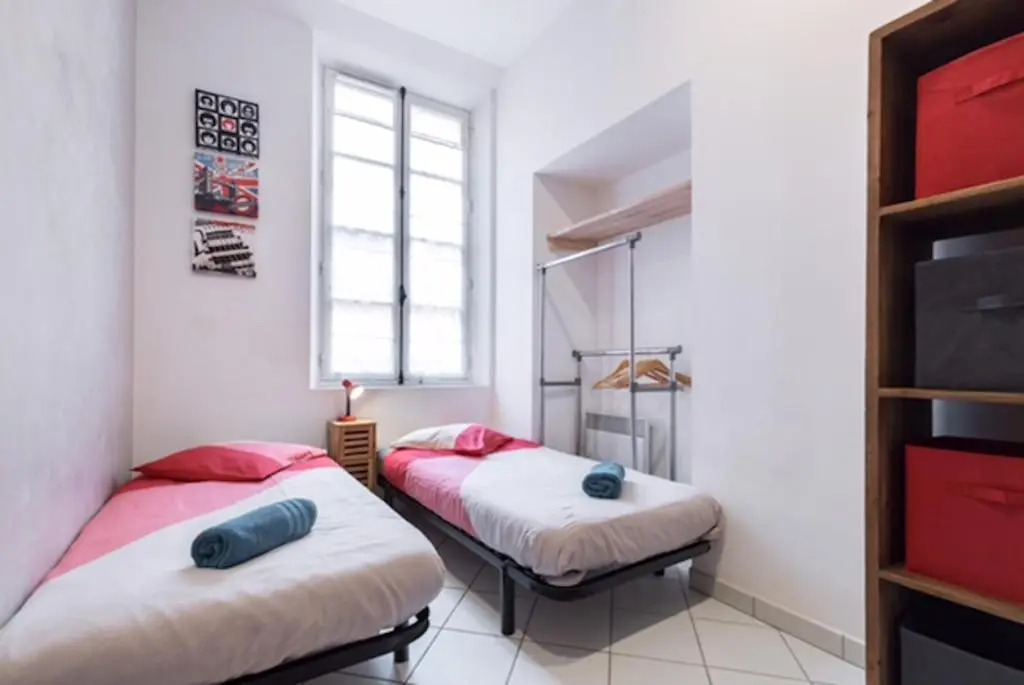 Ste Reparate F4 Moderne, Design, Place Rossetti, Heart Old Town