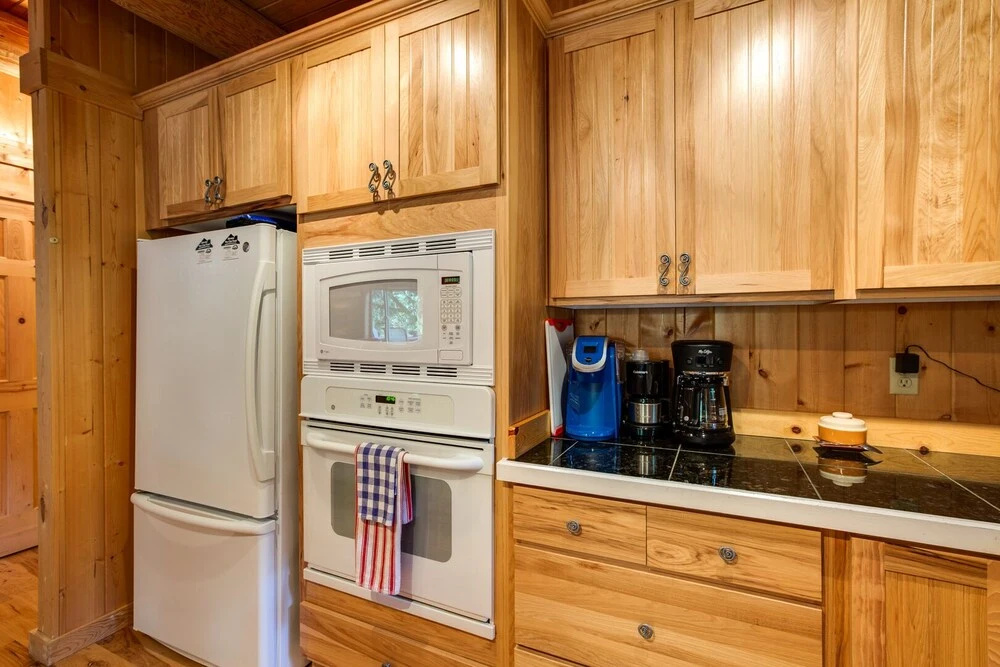 Snowline Cabin #33 - A Stunning Family Log Home With a Hot Tub and Wifi!
