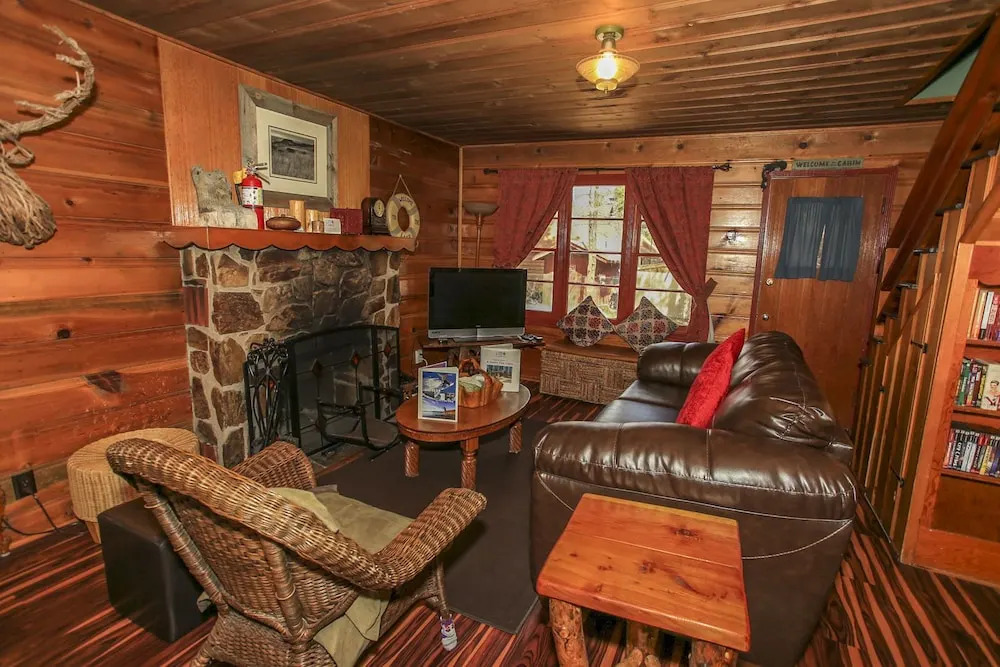 A Sweet Pine Cabin -  3Br/1BA/WiFi/Roku/Netflix