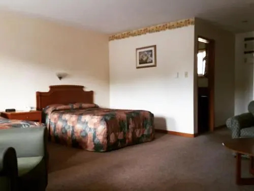 Maple Leaf Inn & Suites