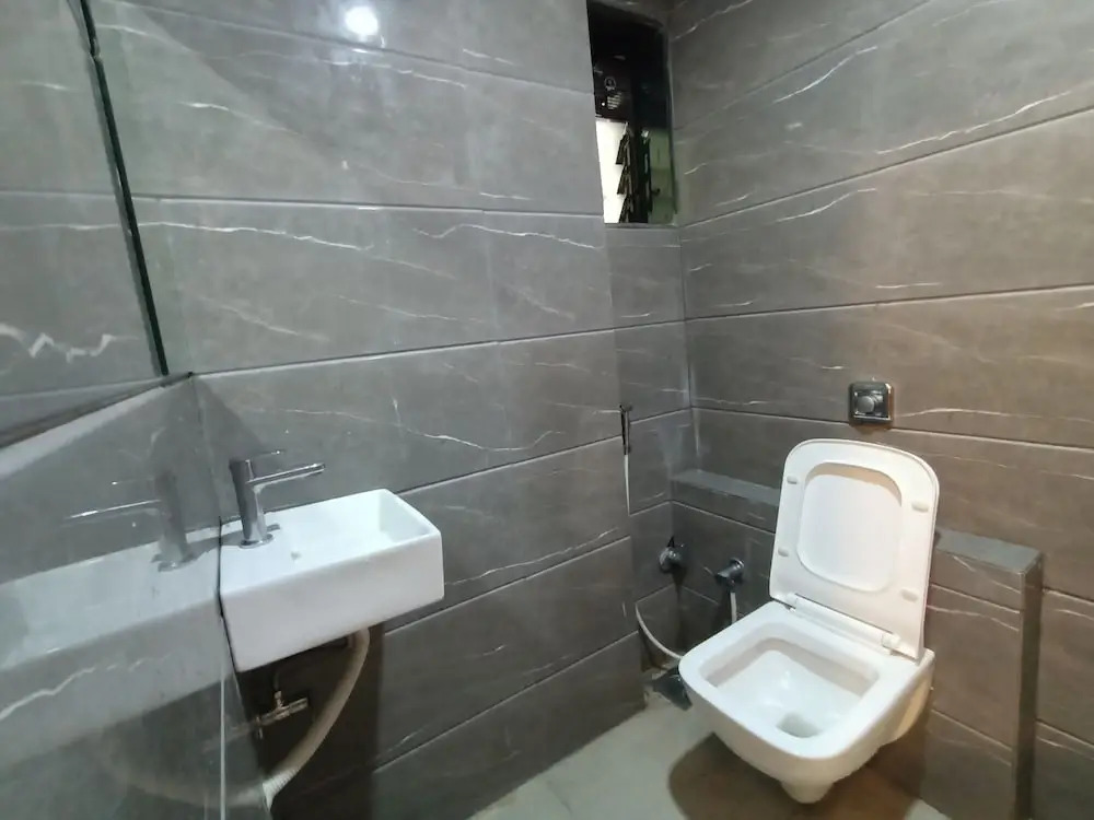 Hotel O King Residency Near Bharat Talkies