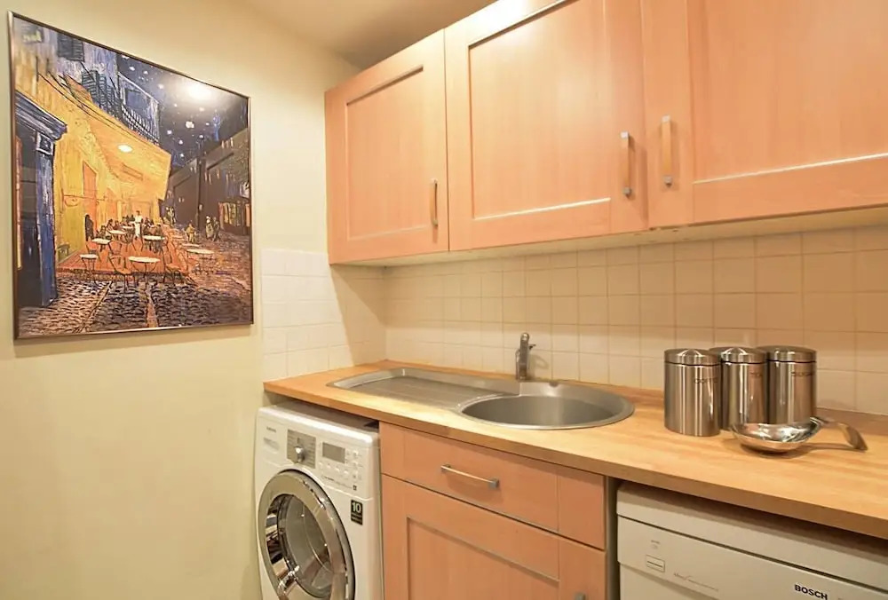 JOIVY Gorgeous Two Bedroom Apartment With Castle Views