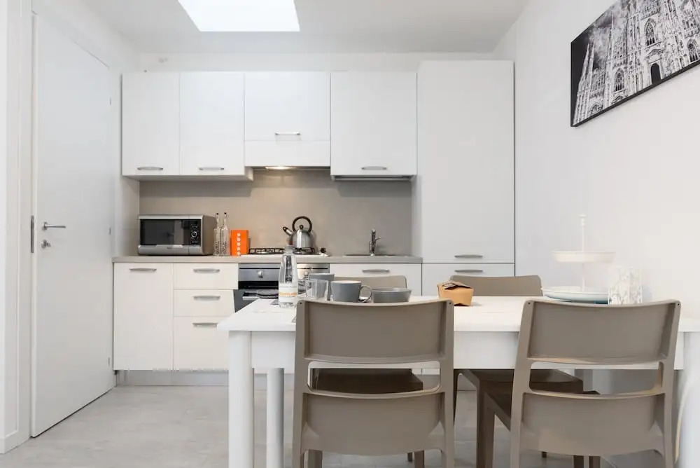Marinas White Apartment