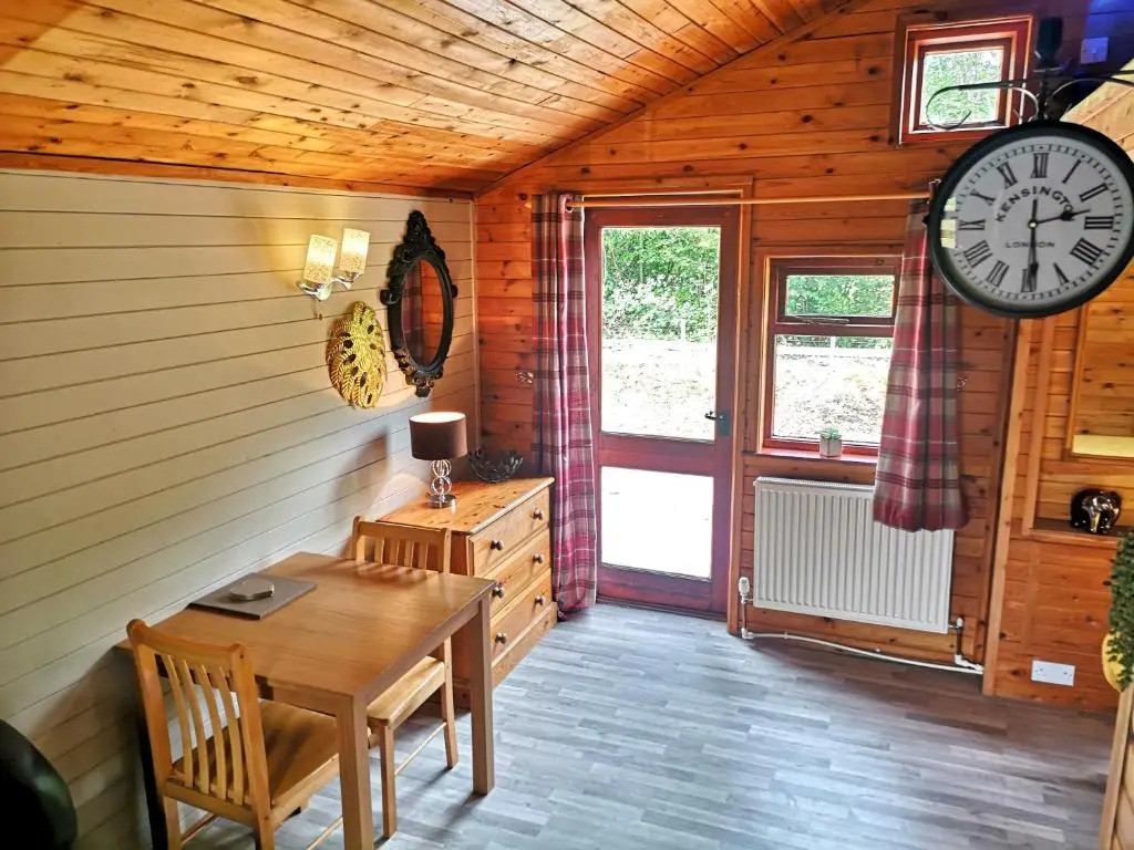 Otter 1 - Private Hot Tub - Bali Inspired Lodge - Bath - Longleat - Wiltshire