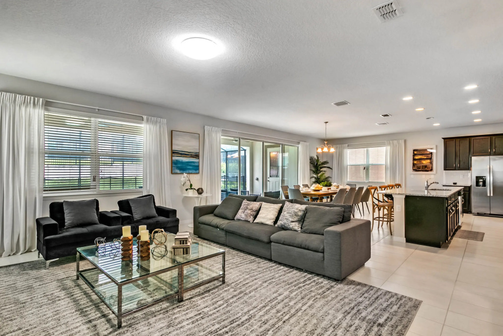 5 Bedrooms 55 Bathrooms Solara 1760 Sp