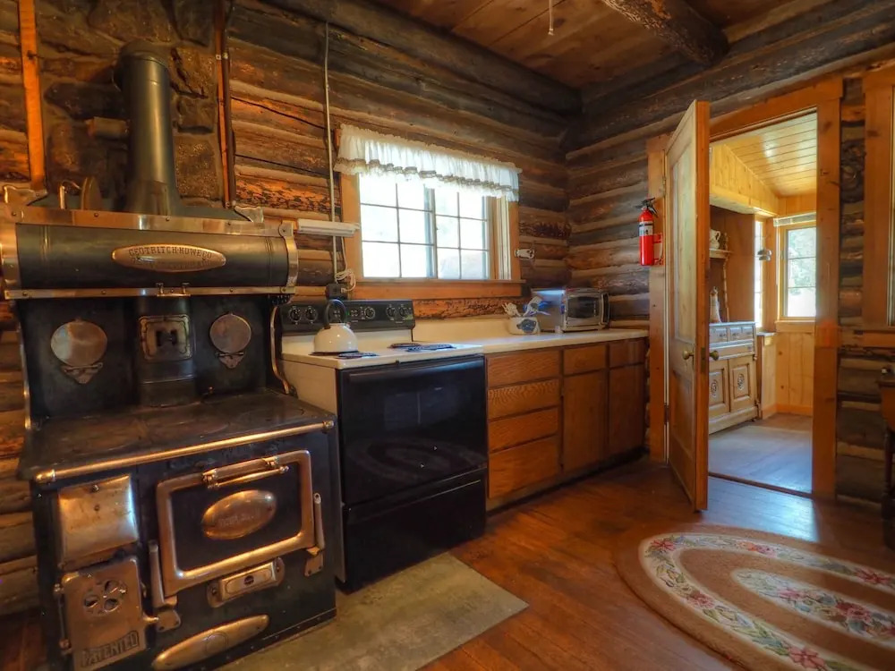 Maccracken Stead -- Ev #3259 2 Bedroom Cabin by RedAwning