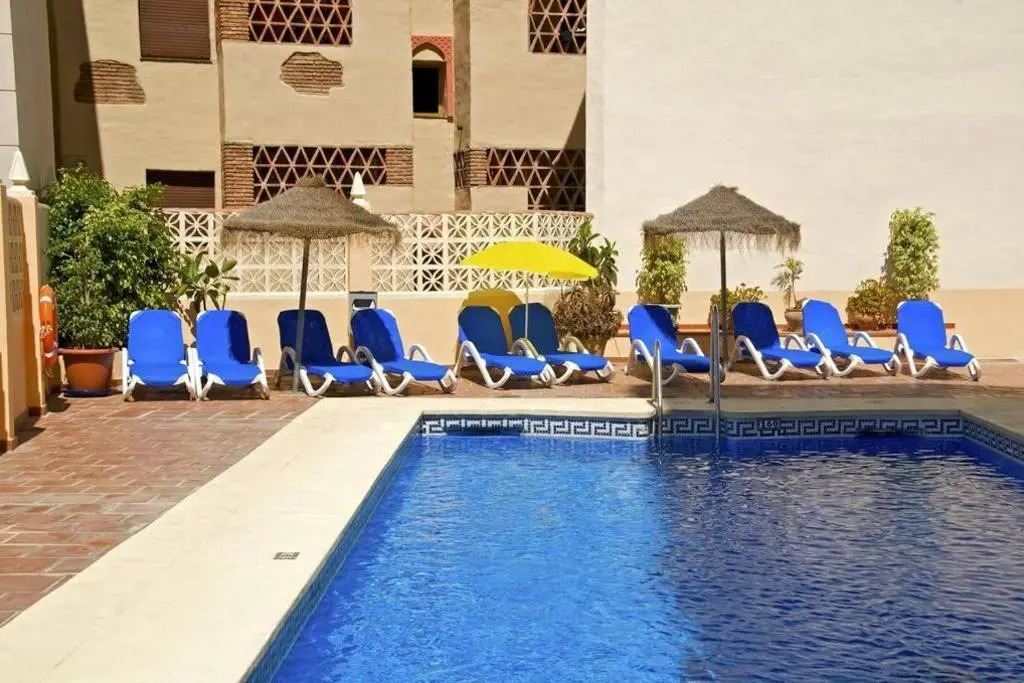 Fresh and Modern Delux Apartment in 1 min from the beach!