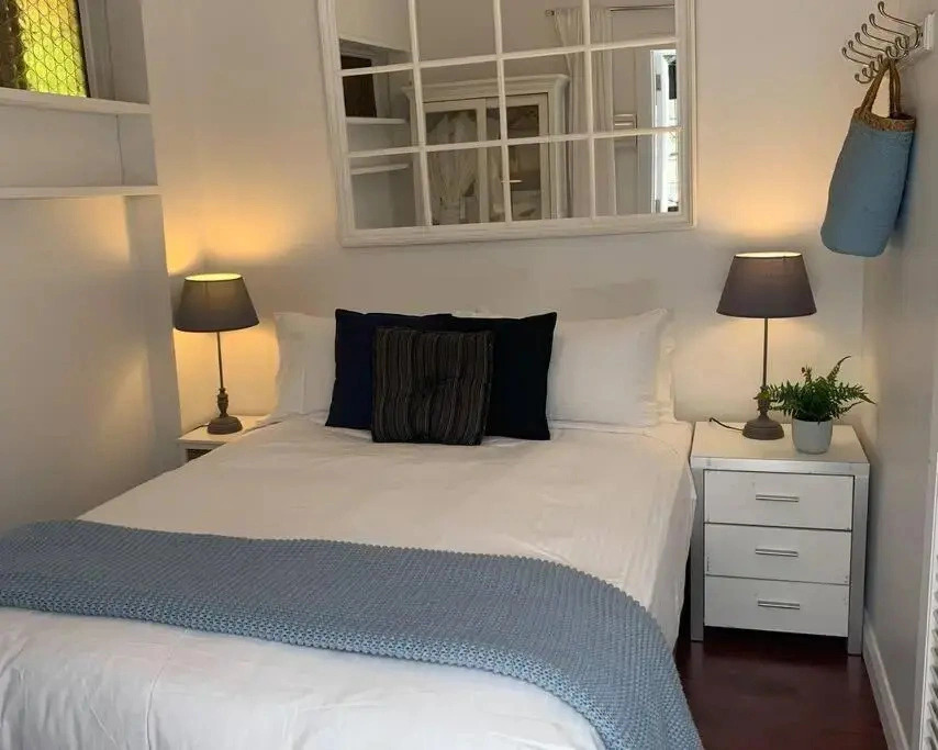 Stylish Private Studio, Close to Beach, WIFI, Parking