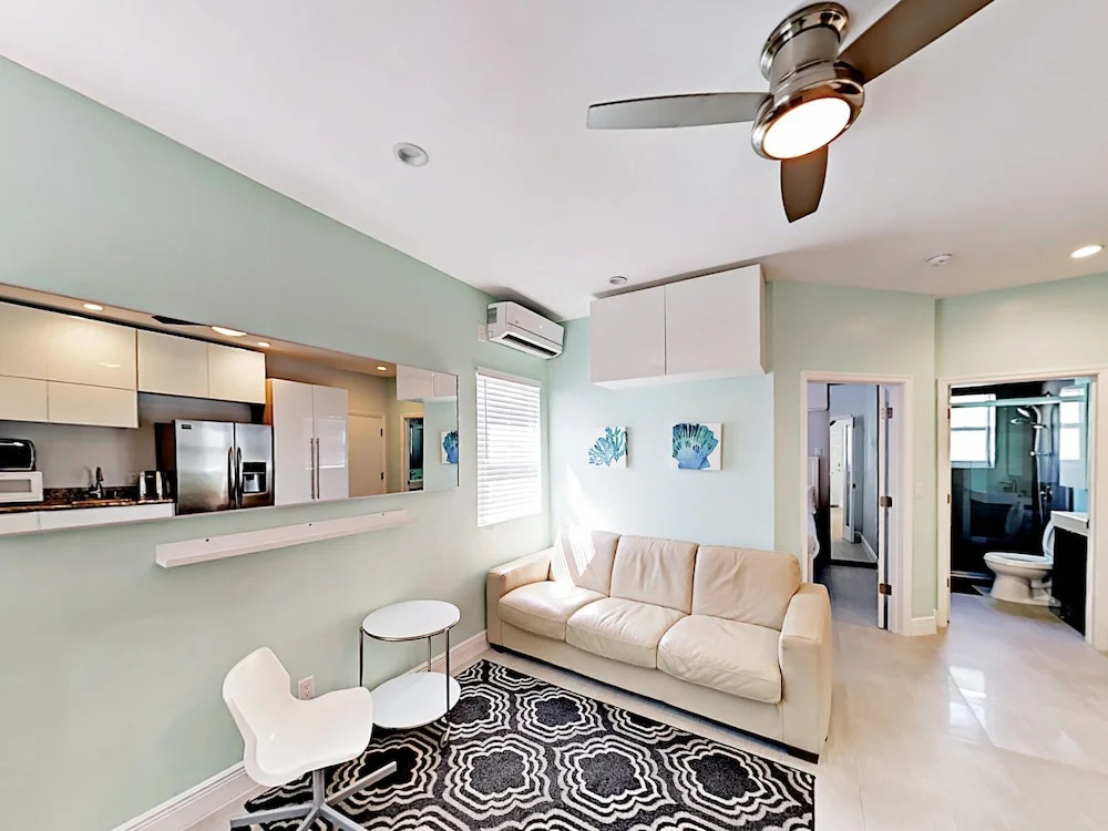 Limescape  - One Block From Boardwalk! 1 Bedroom Cabin