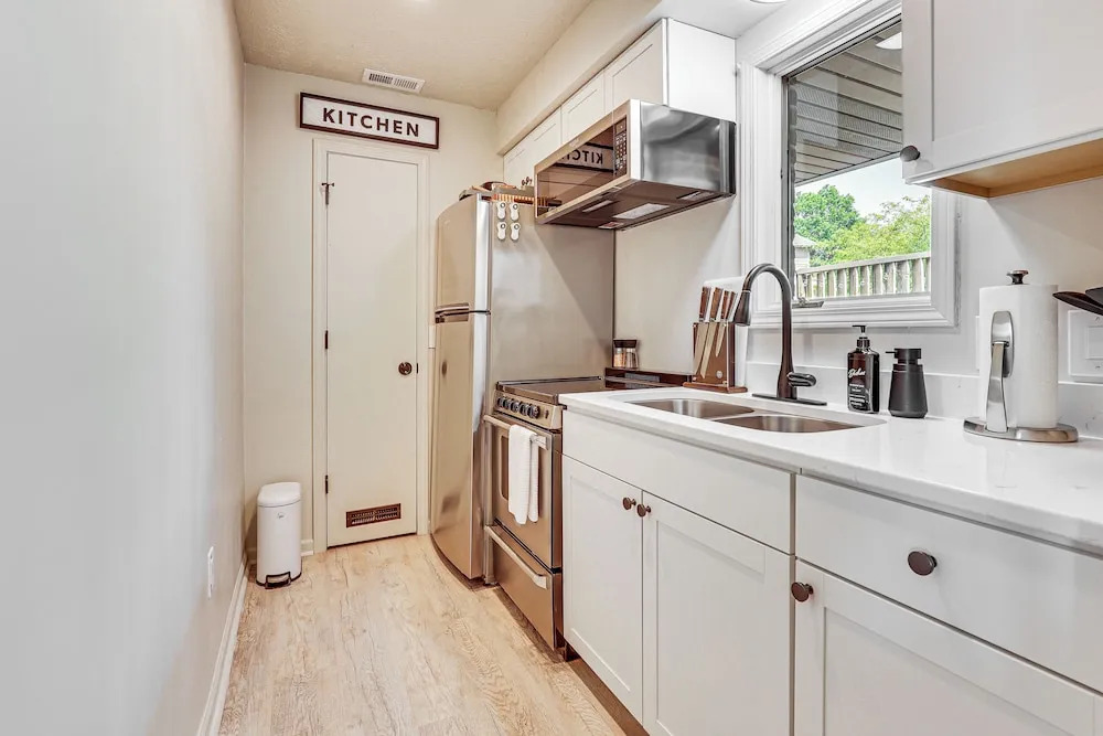 Cozy Meyers Lake Townhome: Near Hall of Fame!