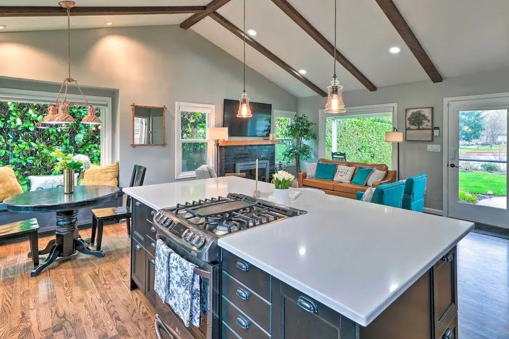 Chic Vancouver Cottage: 1 Mile to Main Street