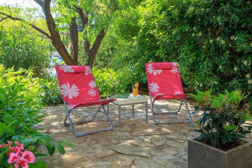 Leona & Bornas Central Lapad Suites