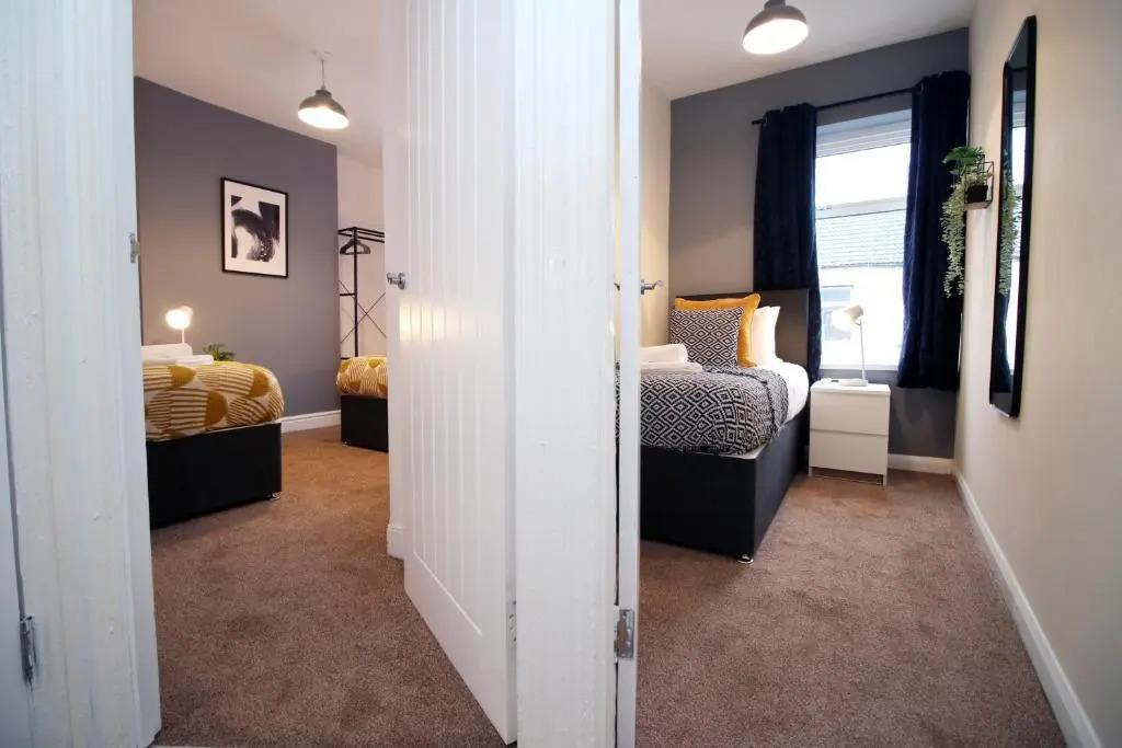 Spacious 4 bedroom house - Moira Lodge by Tŷ SA