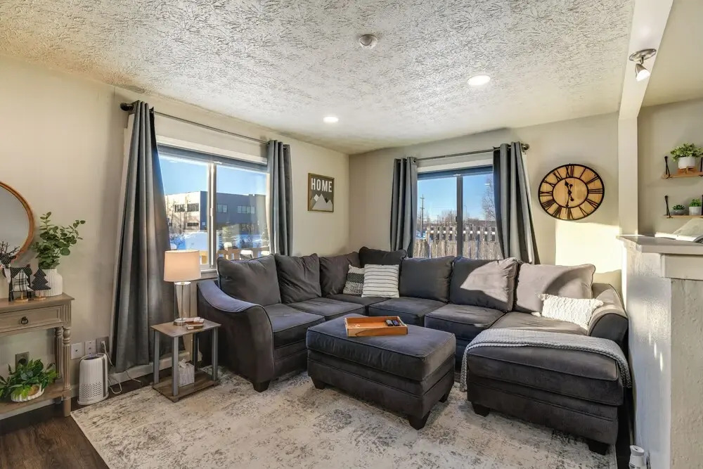 Updated Townhome: Near Airport & Shopping!