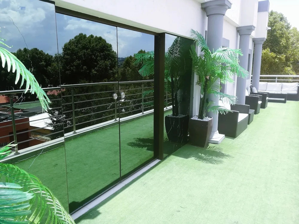 Garden Top Hotel