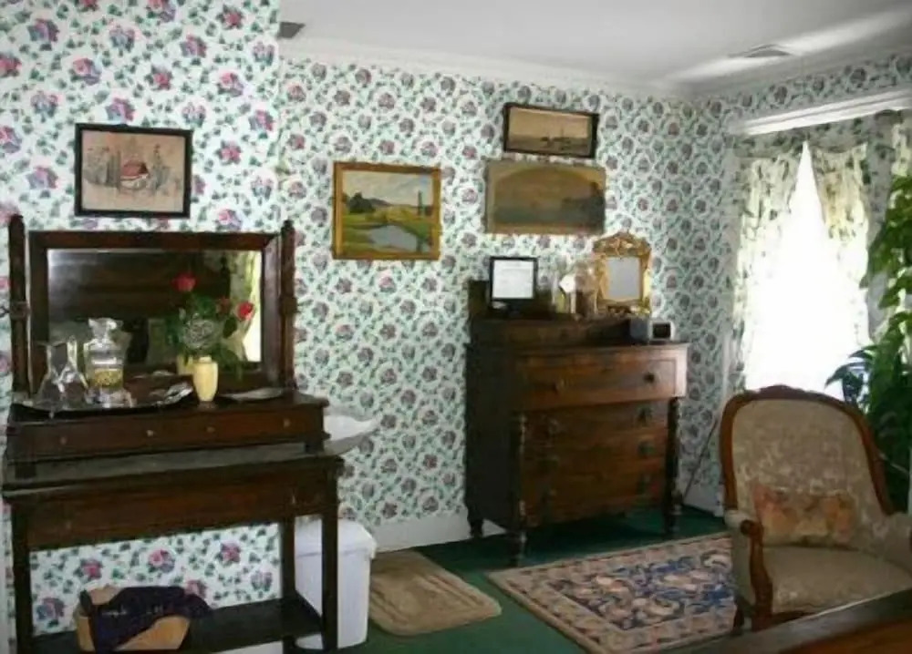 House of 1833 Bed and Breakfast
