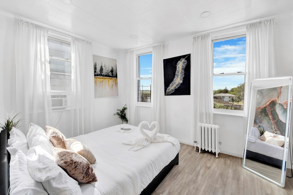 Luxury NY Home 3BR with Easy Parking