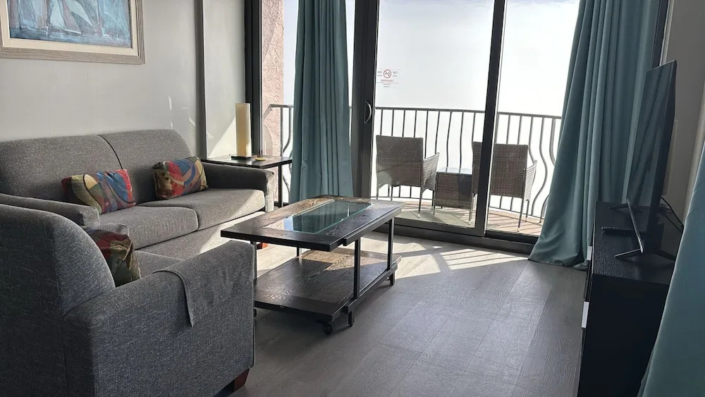 Luxury 3BR at Palms by Hosteeva