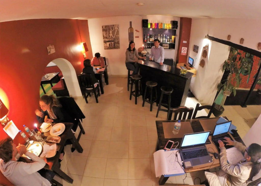 Hostal LAuberge Inn